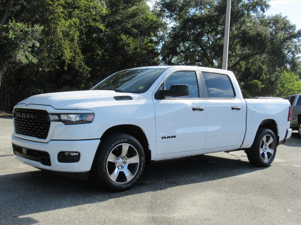 2025 Ram 1500 Tradesman photo 3