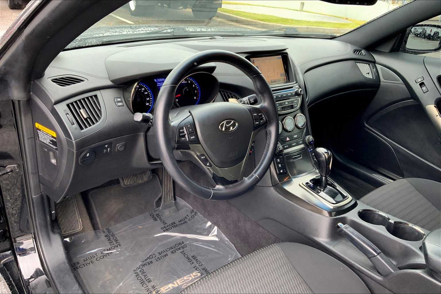 2014 Hyundai Genesis 3.8 photo 16