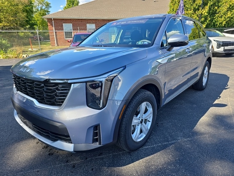 2024 Kia Sorento LX photo 3