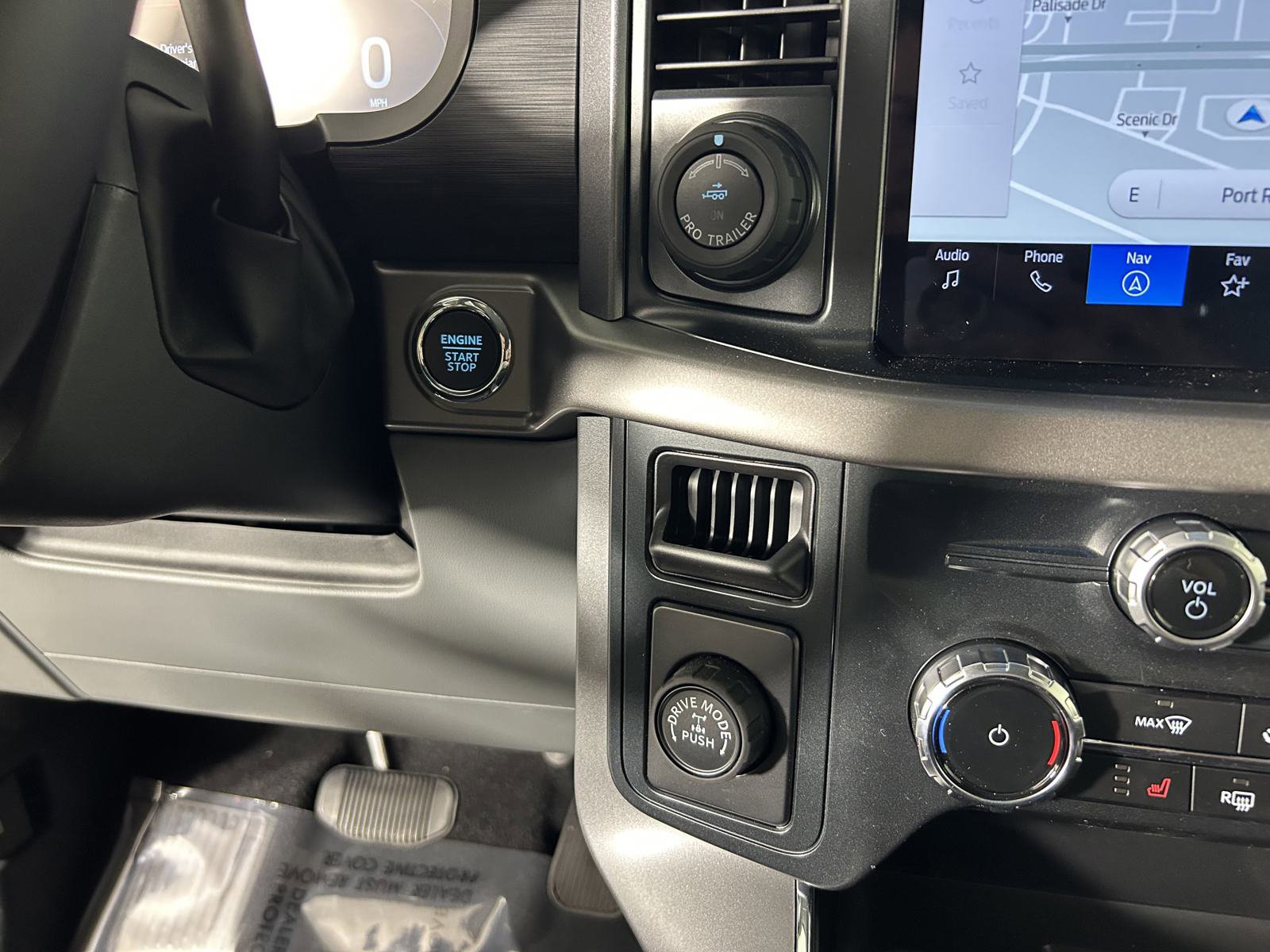 2025 Ford F-150 XLT photo 26