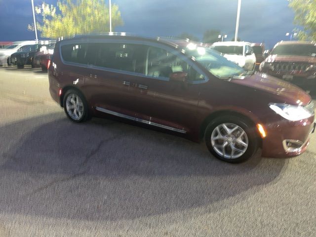 2018 Chrysler Pacifica Touring Plus photo 2