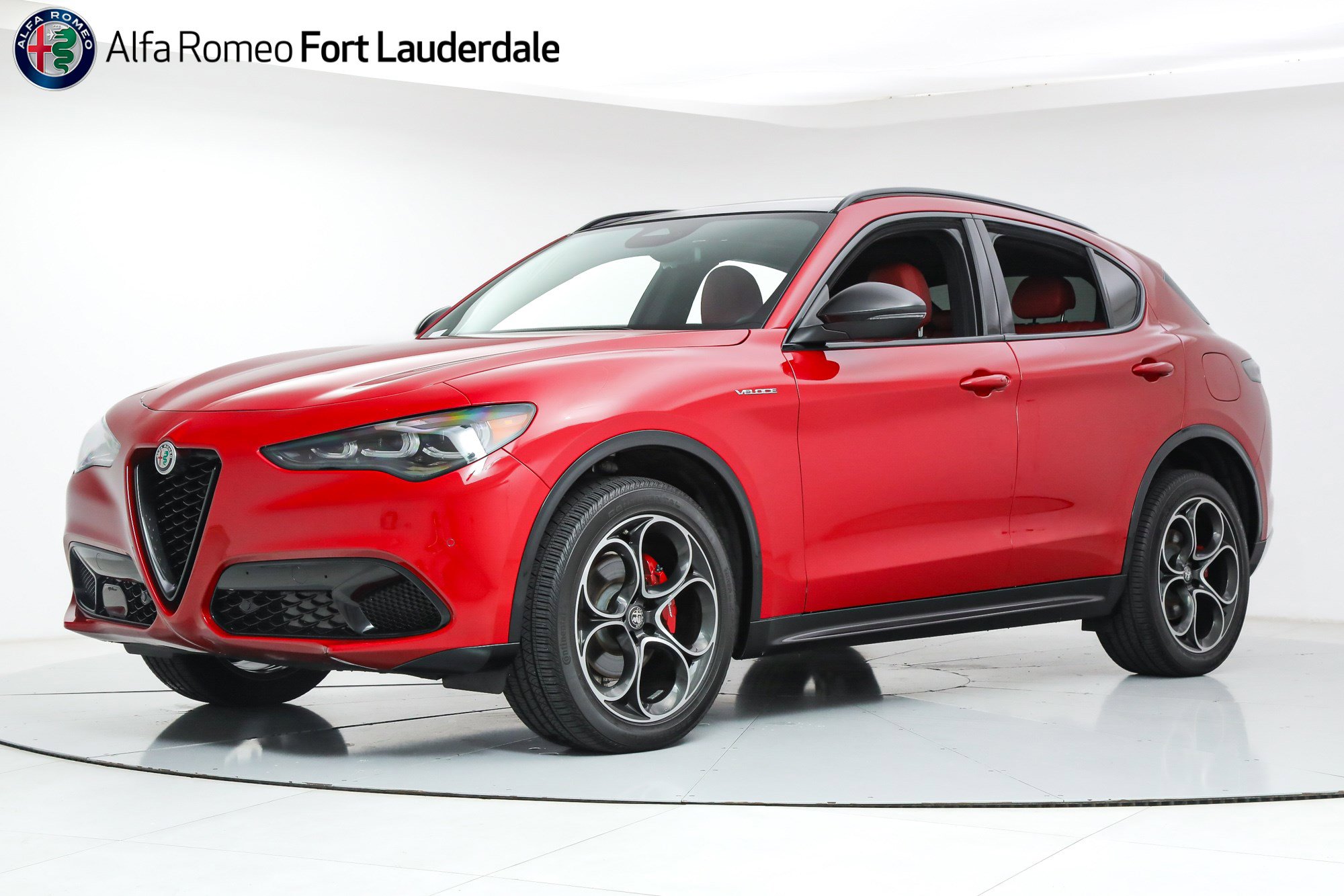 2025 Alfa Romeo Stelvio Base's photo