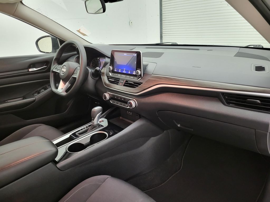 2024 Nissan Altima 2.5 SV photo 28