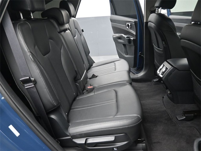 2025 Kia Sorento S photo 8