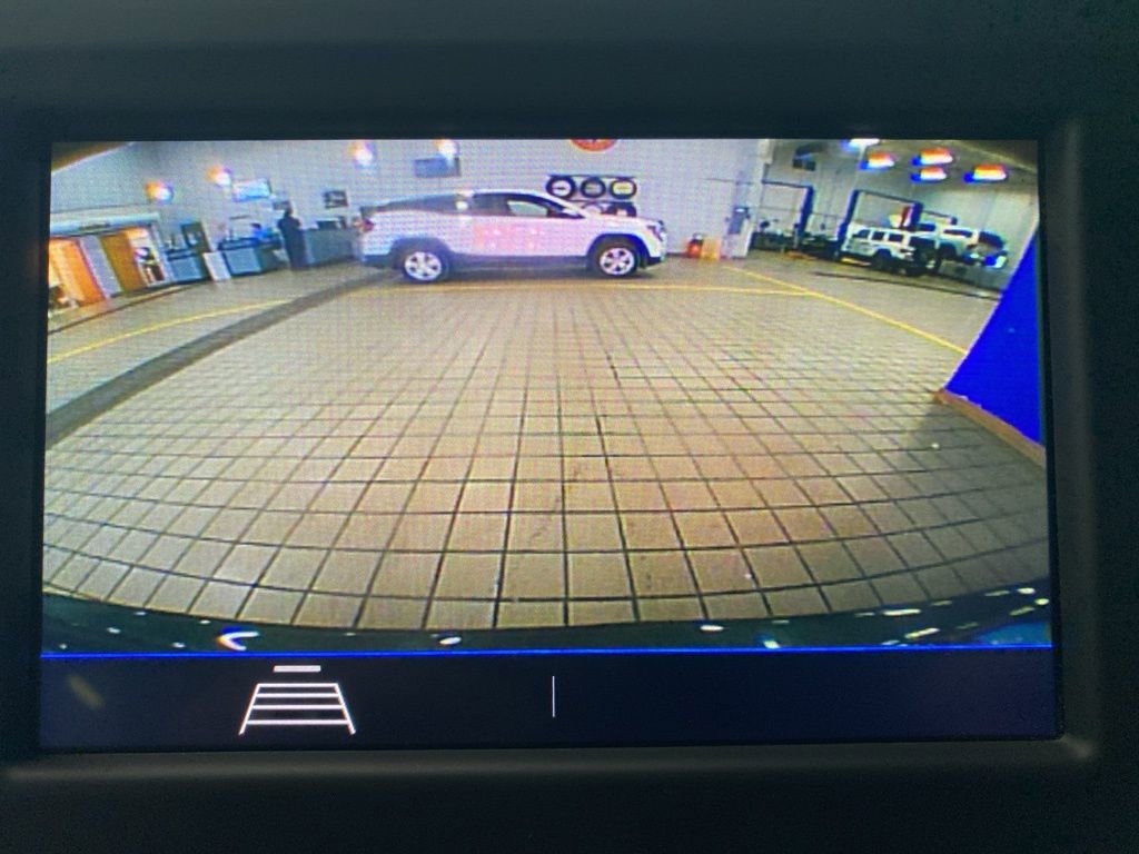 2021 Chevrolet Equinox LT photo 3