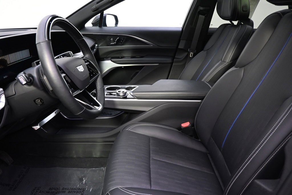 2025 Cadillac Lyriq Luxury photo 12