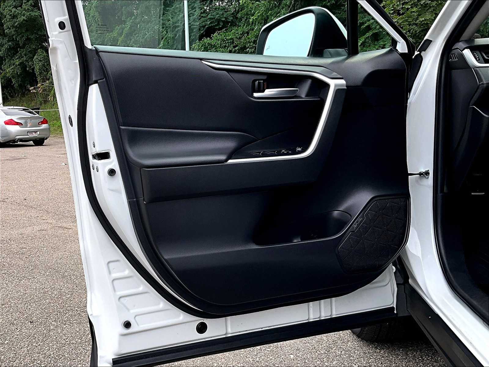 2023 Toyota RAV4 XLE photo 17
