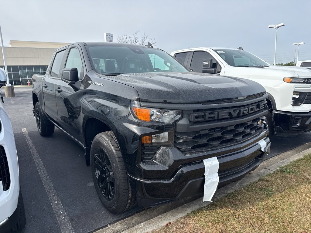 2026 Chevrolet Silverado Custom photo 2