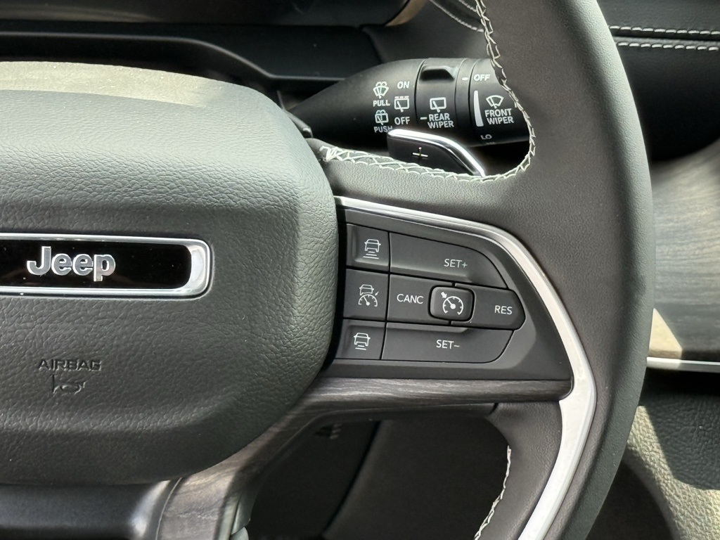 2025 Jeep Grand Cherokee Limited photo 21