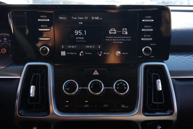2023 Kia Sorento LX photo 27