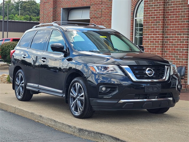 2020 Nissan Pathfinder Platinum photo 2