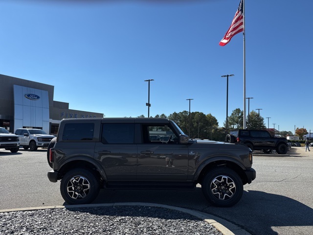 2025 Ford Bronco 4-Door Outer Banks's photo