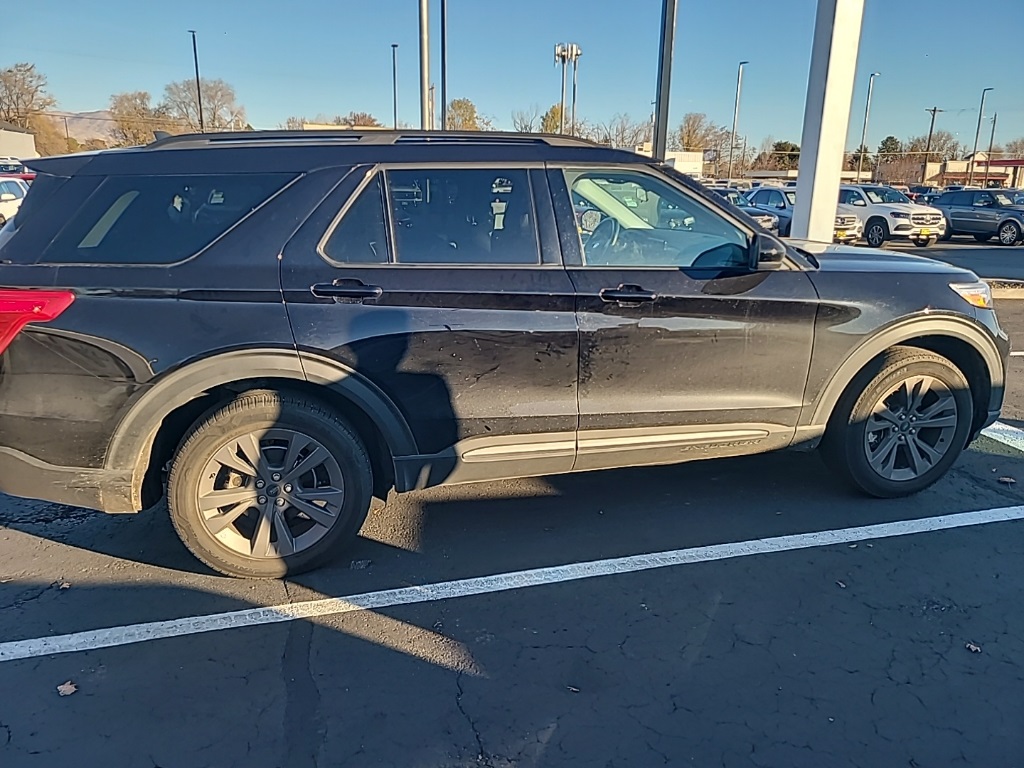 2022 Ford Explorer XLT photo 3