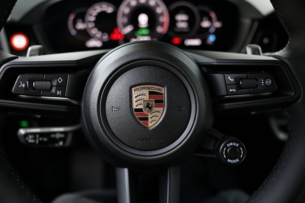 2025 Porsche Cayenne S E-Hybrid photo 33