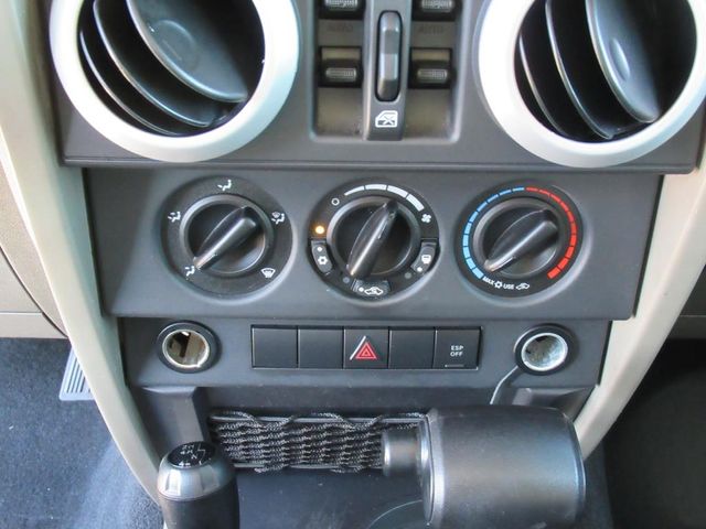 2009 Jeep Wrangler Unlimited Sahara photo 18