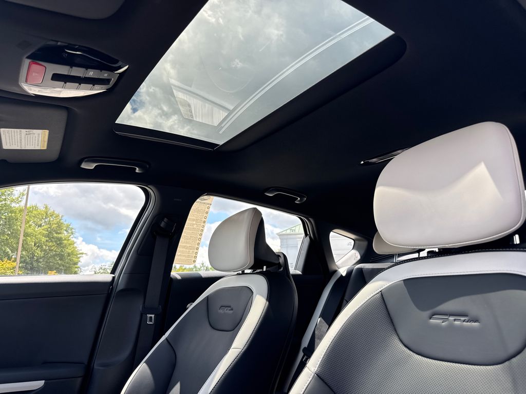 2025 Kia K4 GT-Line photo 28
