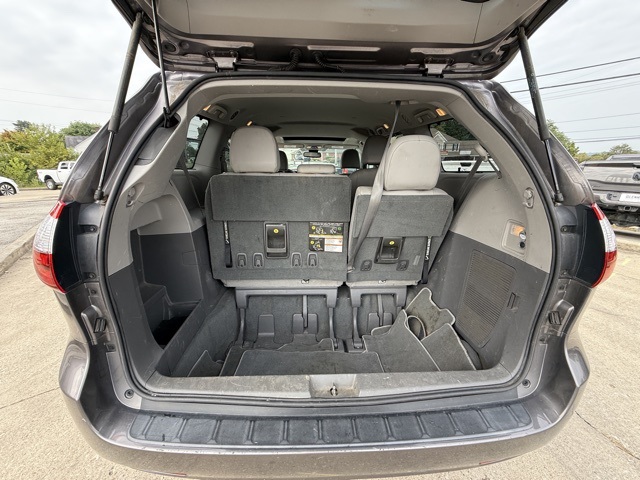 2019 Toyota Sienna XLE photo 24