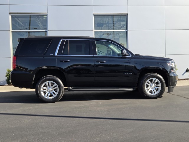 2016 Chevrolet Tahoe LS photo 3
