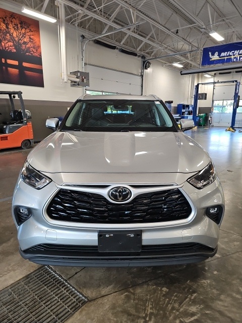 2023 Toyota Highlander L photo 3