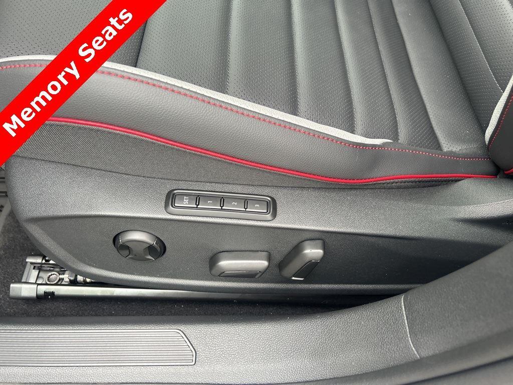 2025 Volkswagen Golf GTI SE photo 10