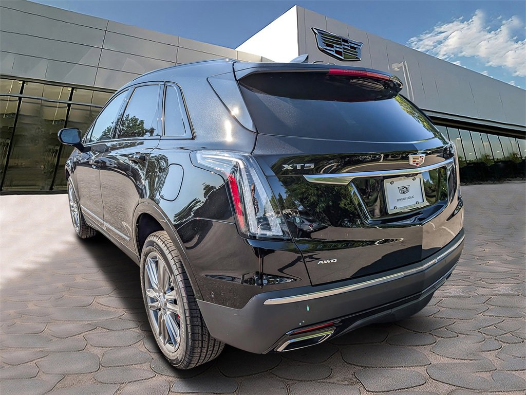 2025 Cadillac XT5 Sport photo 2