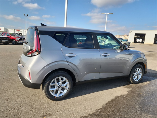 2025 Kia Soul LX photo 2