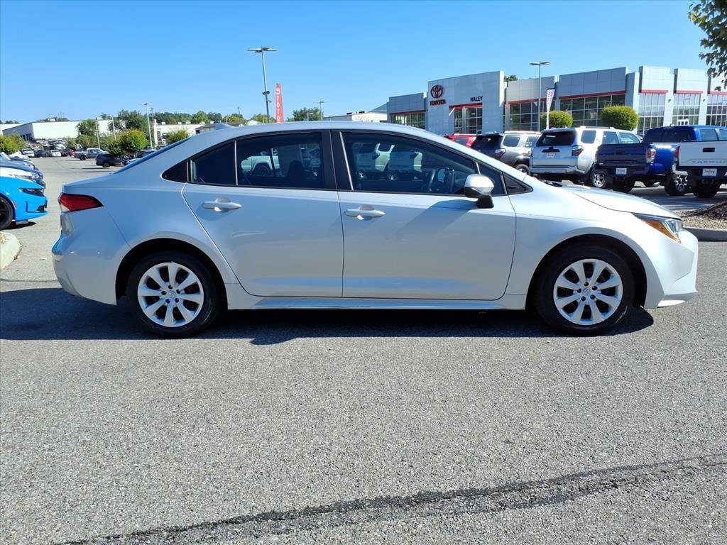 2020 Toyota Corolla LE photo 3