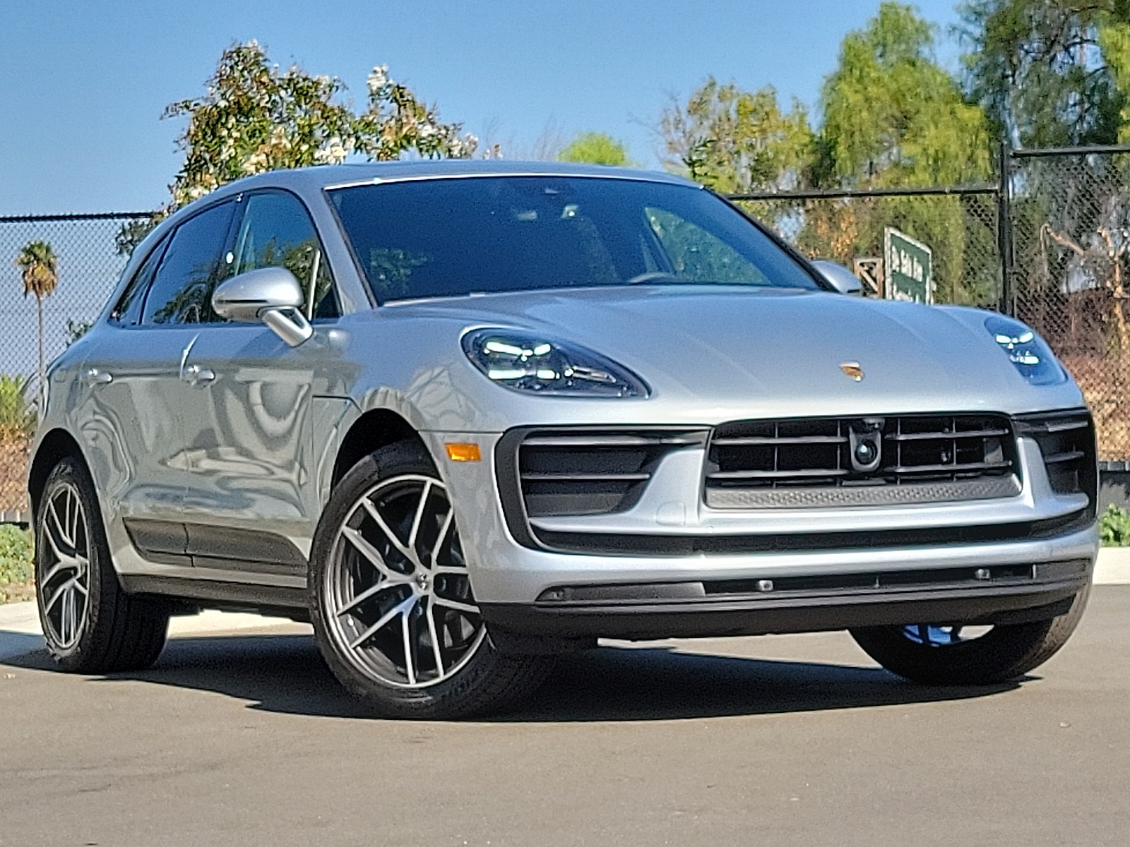 2025 Porsche Macan T photo 7