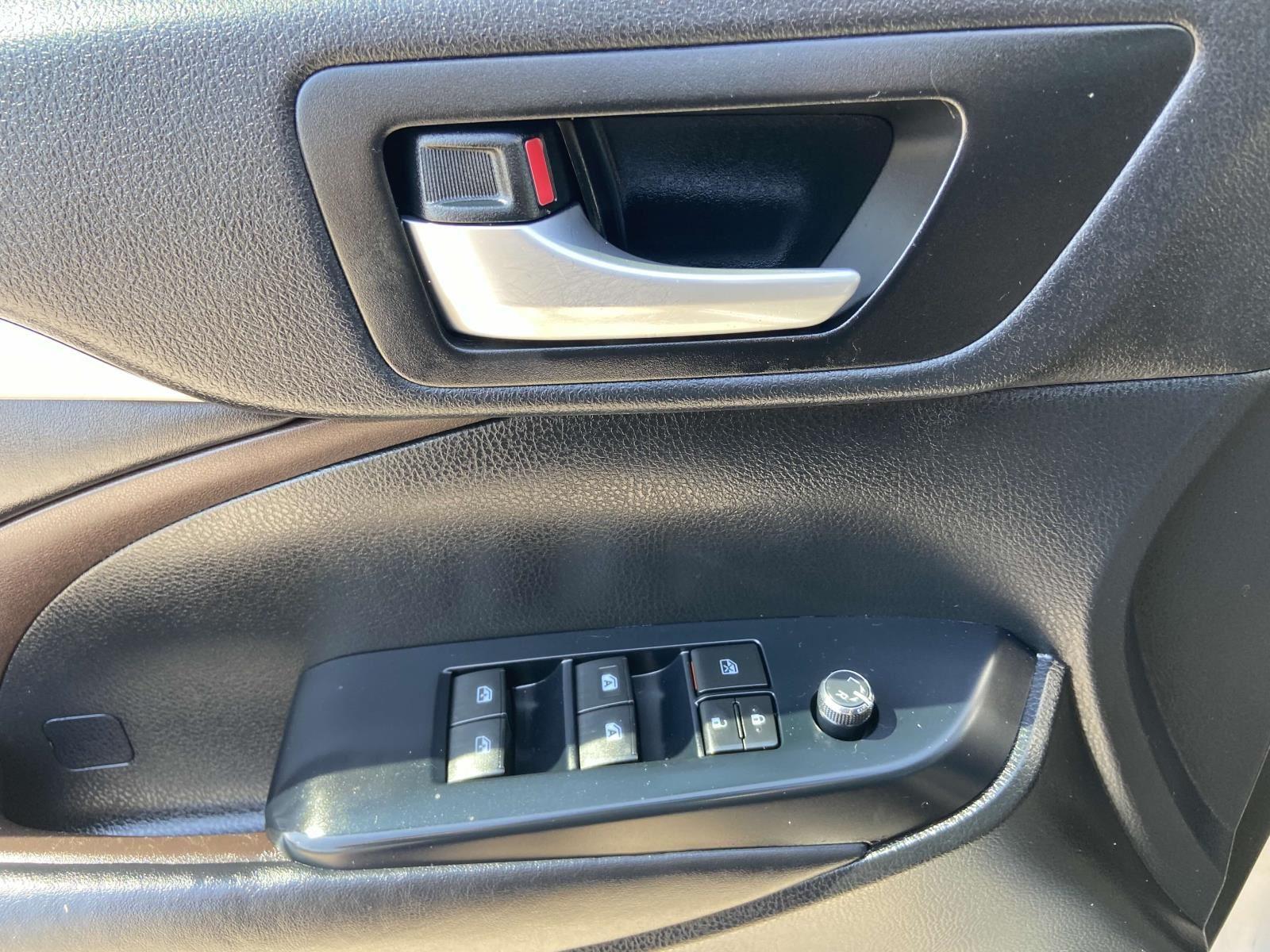 2017 Toyota Highlander XLE photo 5