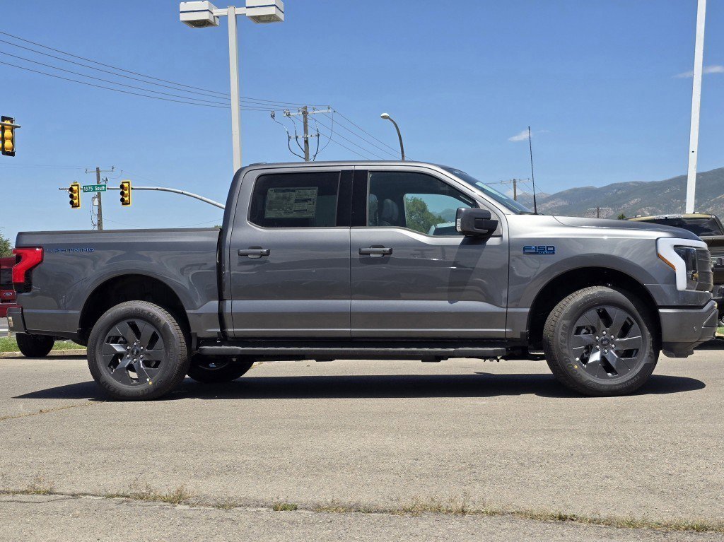 2025 Ford F-150 Lightning Lariat photo 7