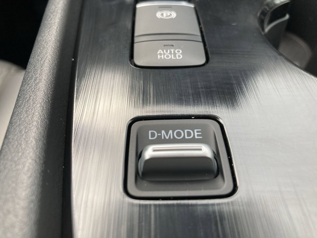 2025 Nissan Rogue SV photo 17