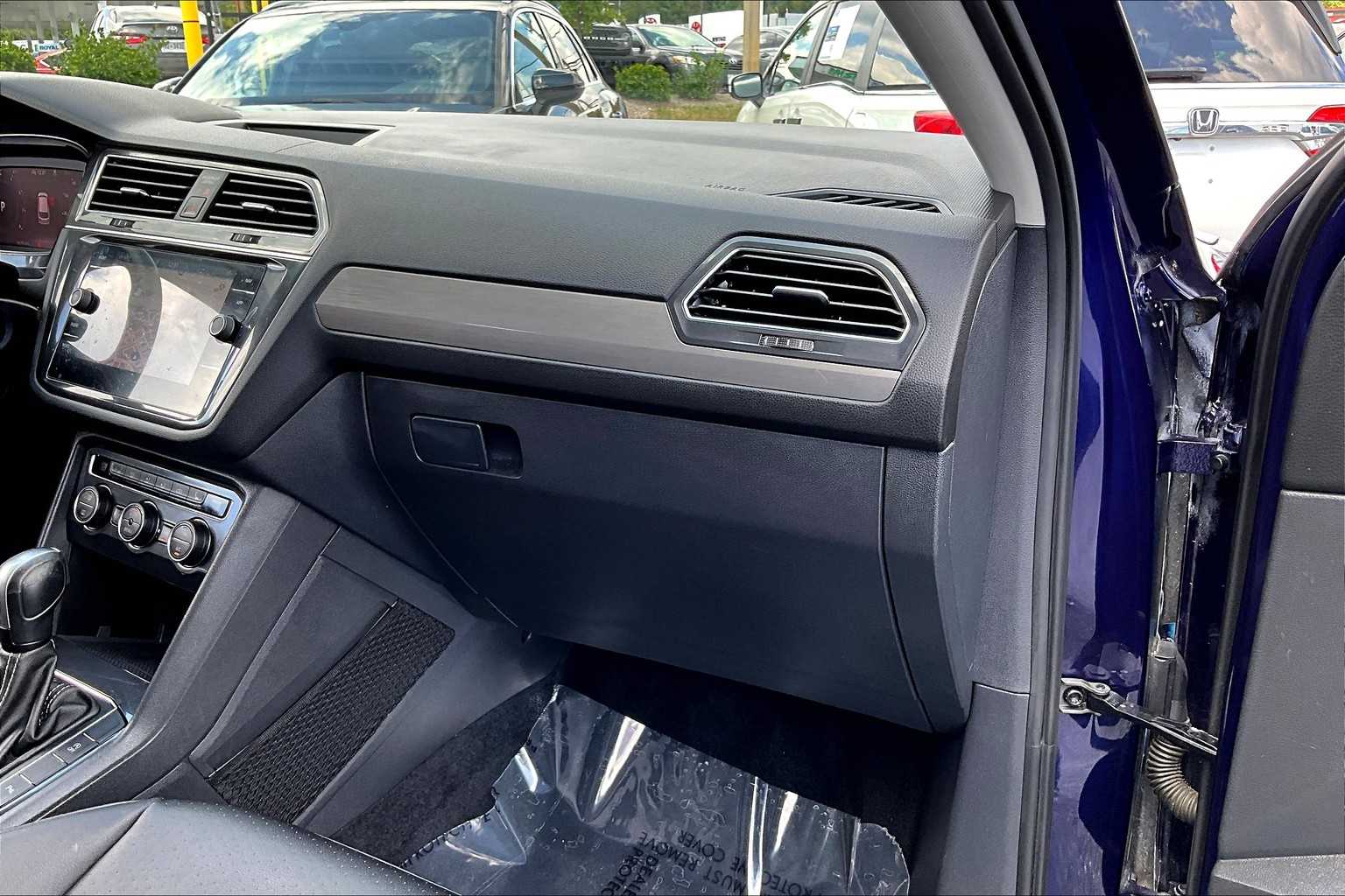 2021 Volkswagen Tiguan SEL photo 16