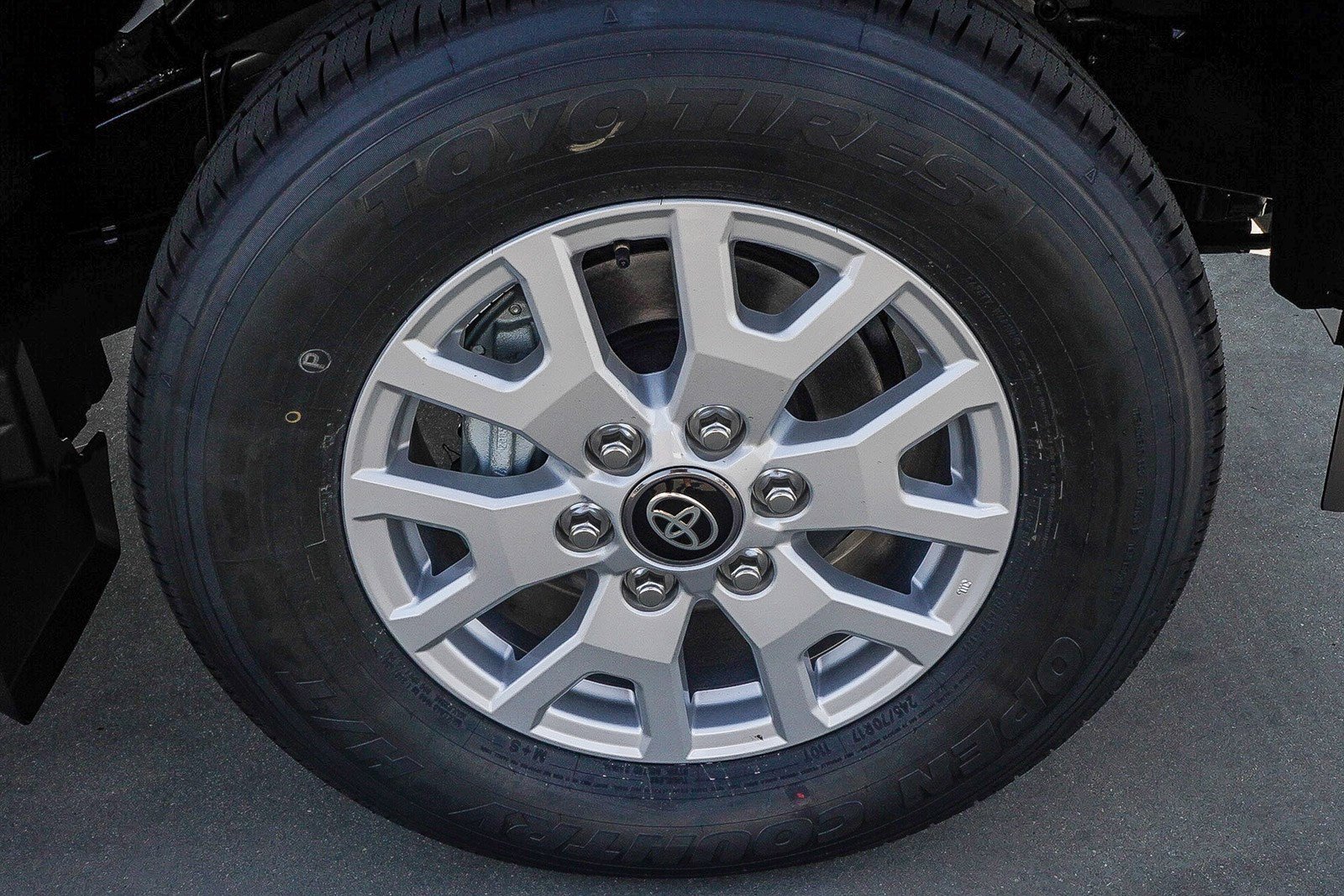 2025 Toyota Tacoma SR5 photo 9