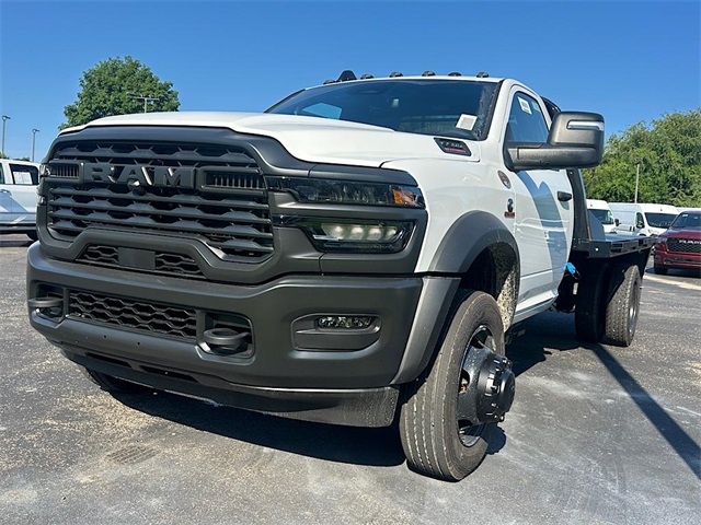 2025 Ram 5500 Tradesman photo 3