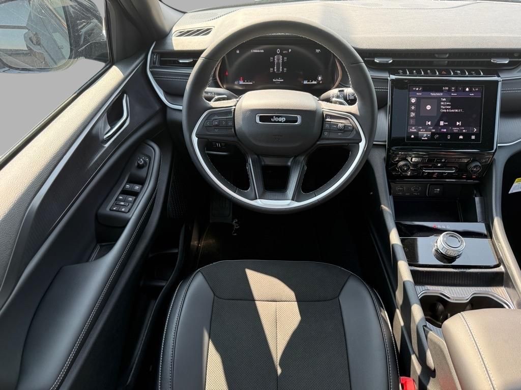 2025 Jeep Grand Cherokee Altitude X photo 3