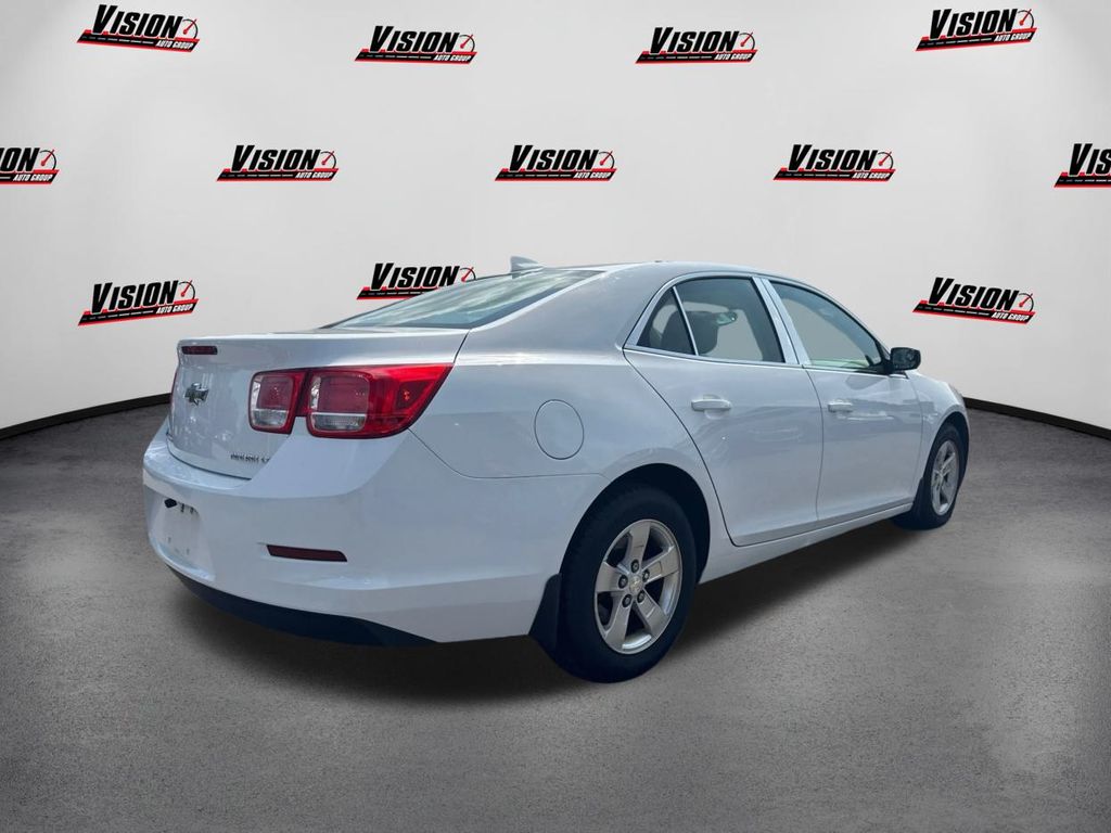 2015 Chevrolet Malibu 1LT photo 2