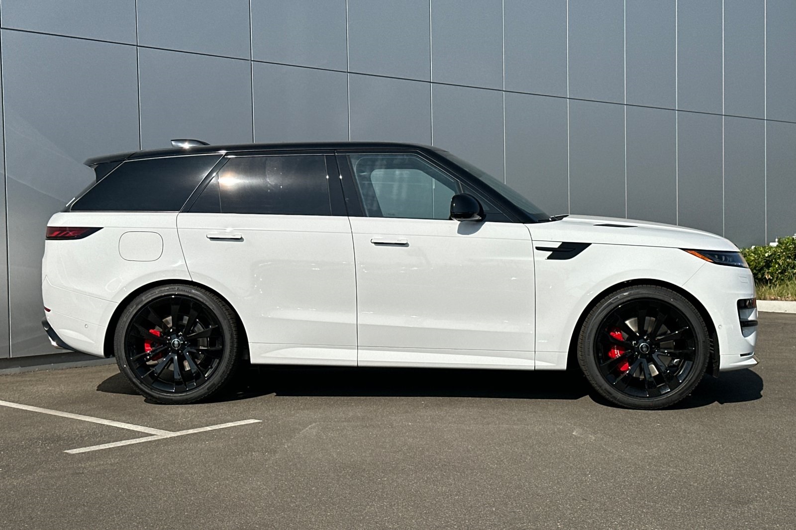 2025 Land Rover Range Rover Sport SE photo 6