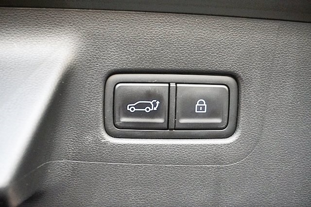 Used 2025 Green Hyundai SEL image 13