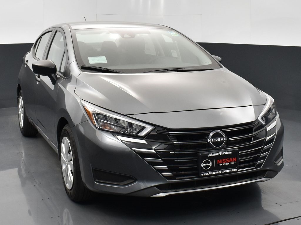 2025 Nissan Versa 1.6 S photo 2
