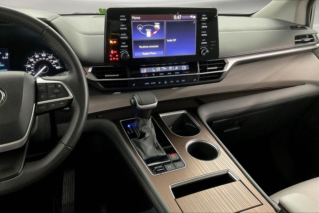2021 Toyota Sienna XLE photo 7