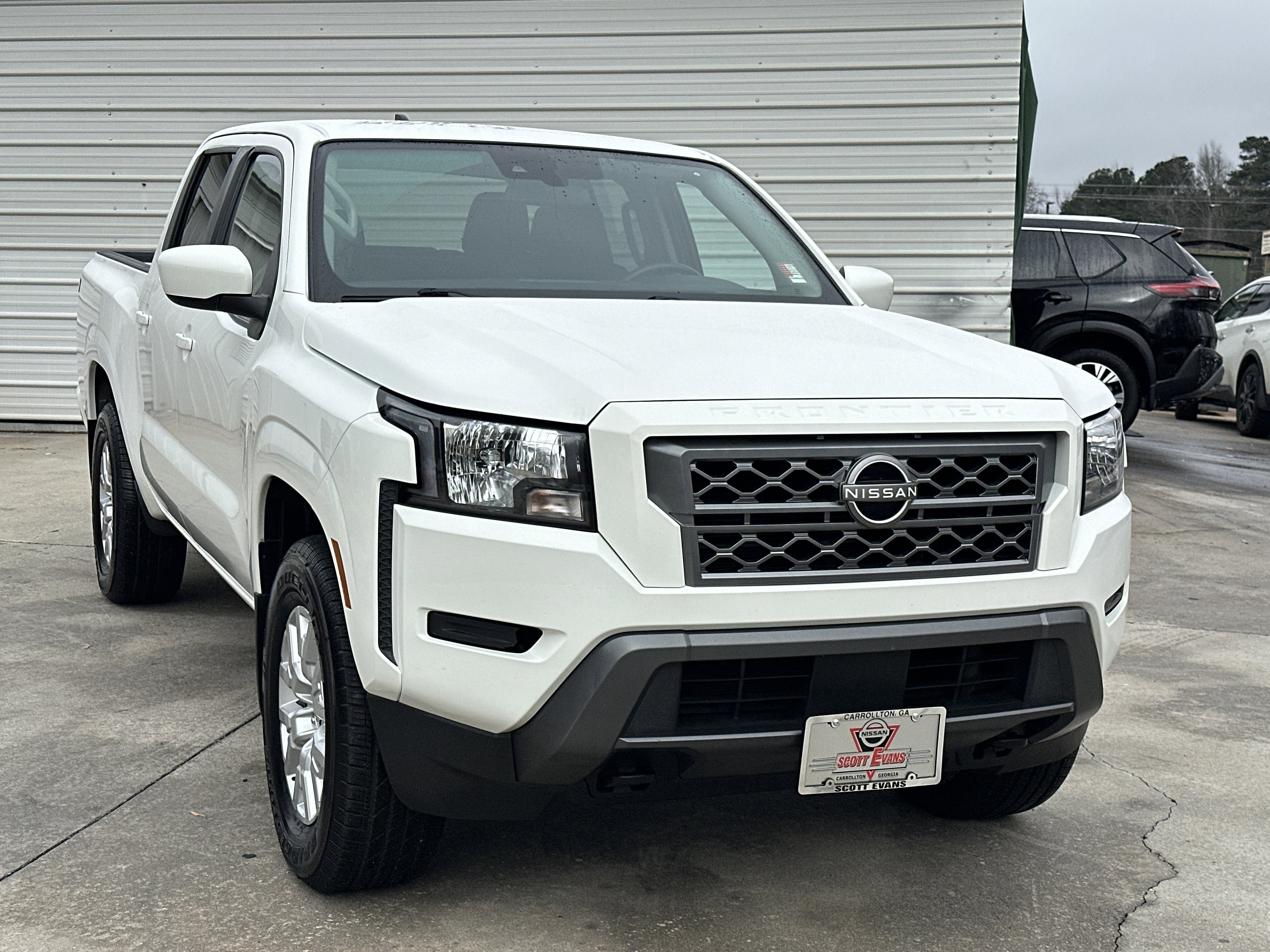 2022 Nissan Frontier SV's photo