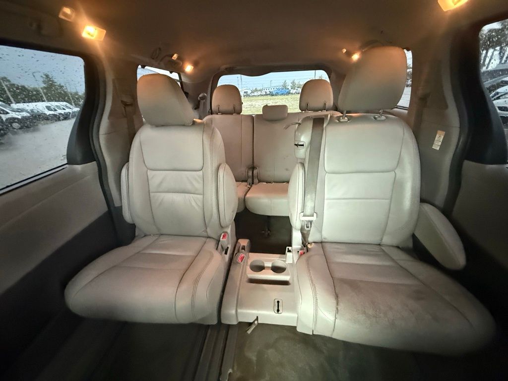 2017 Toyota Sienna L photo 20