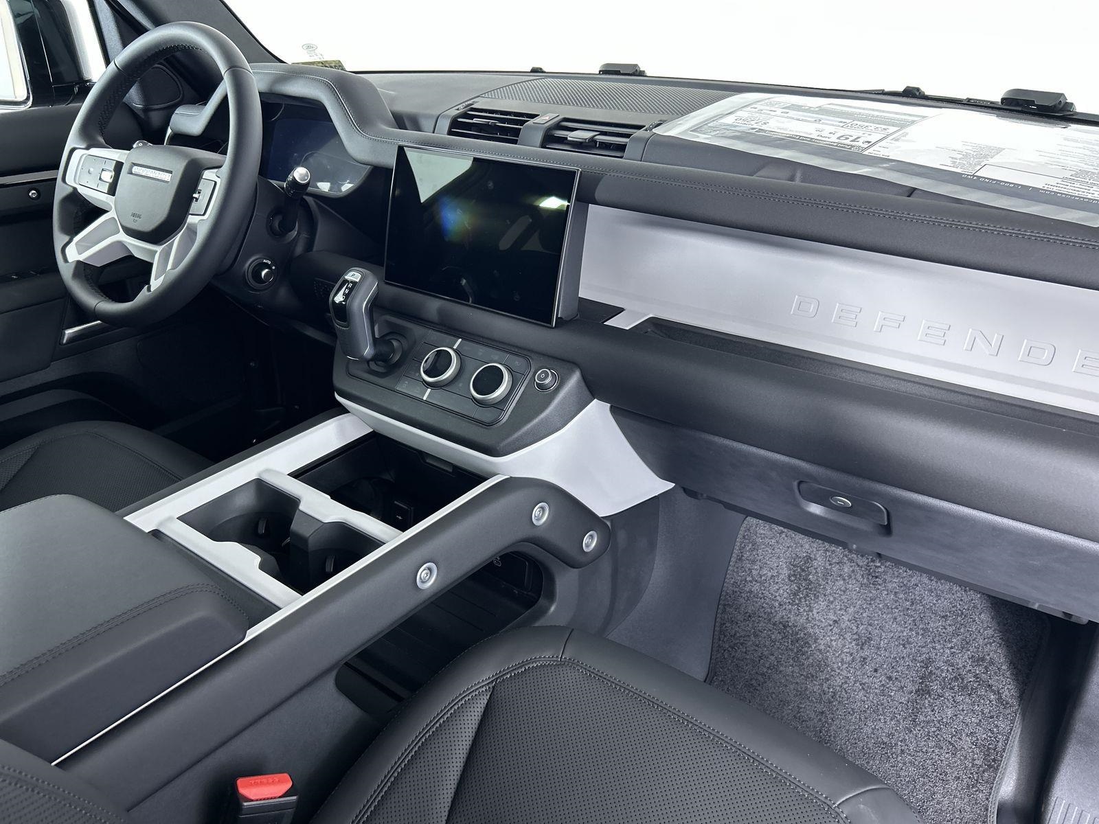 2025 Land Rover Defender 110 S photo 34