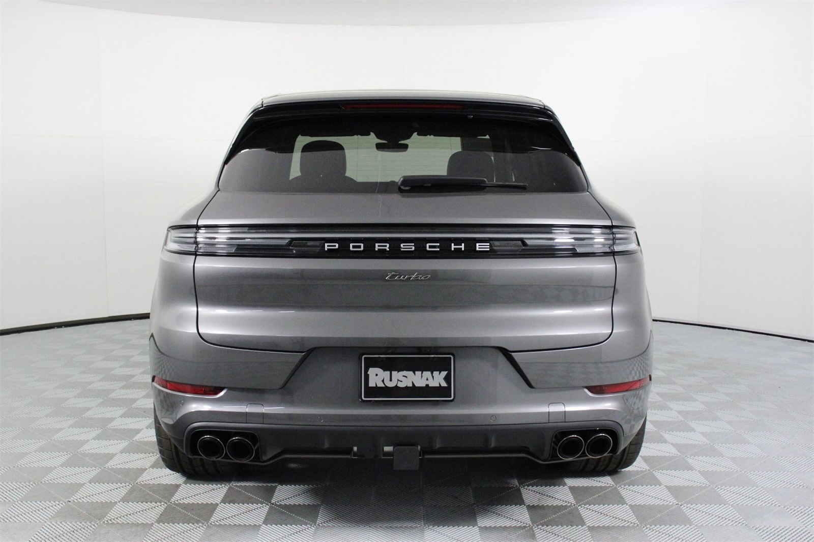 2025 Porsche Cayenne E-Hybrid Turbo photo 5