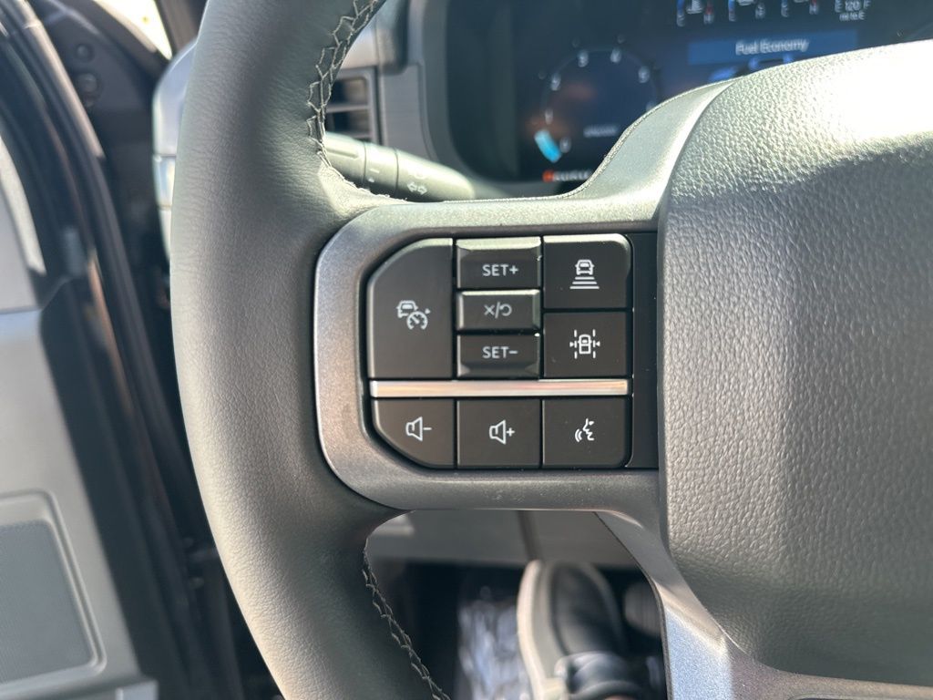 2025 Ford F-150 XLT photo 17