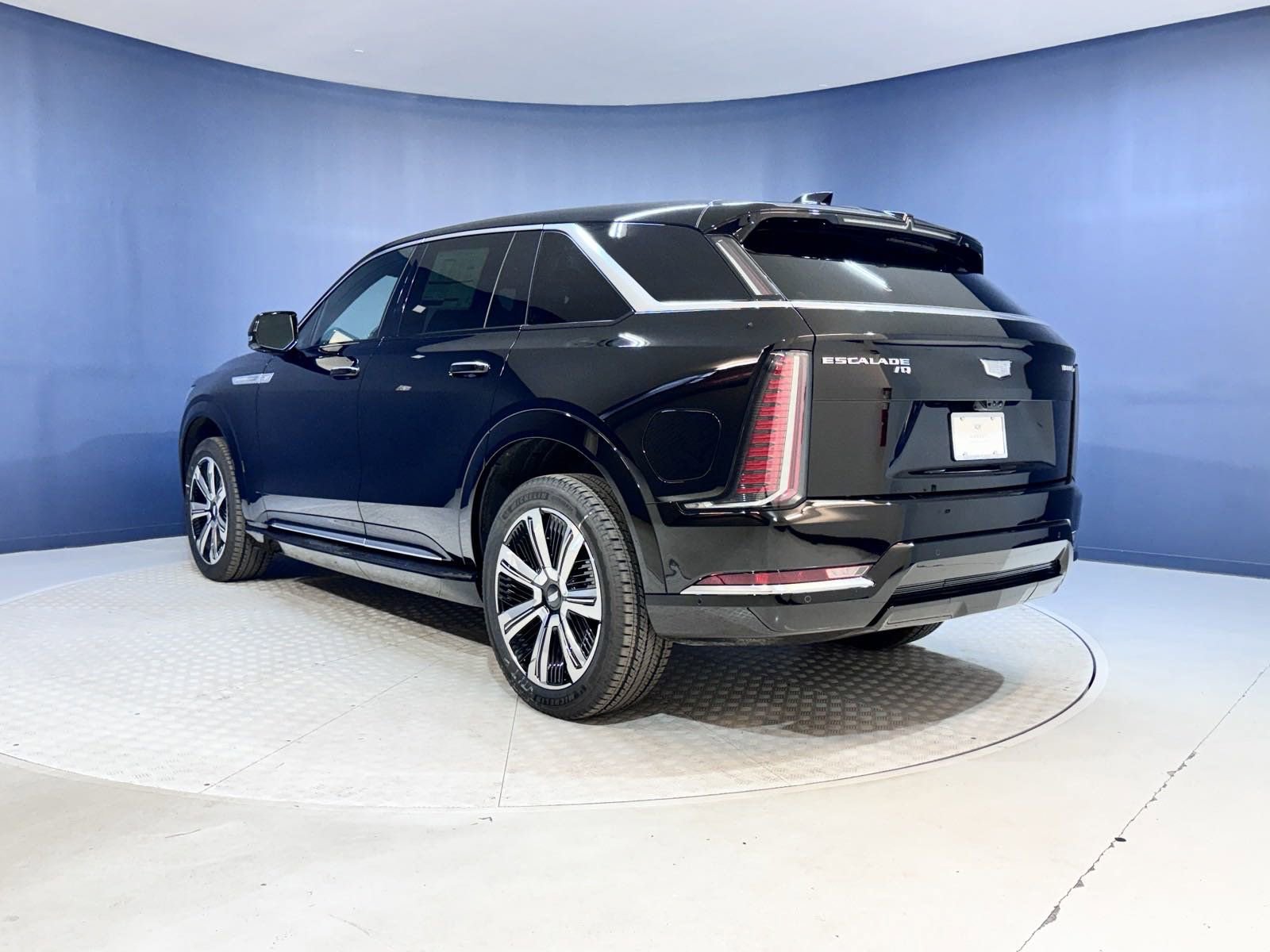 2025 Cadillac Escalade IQ Luxury photo 3