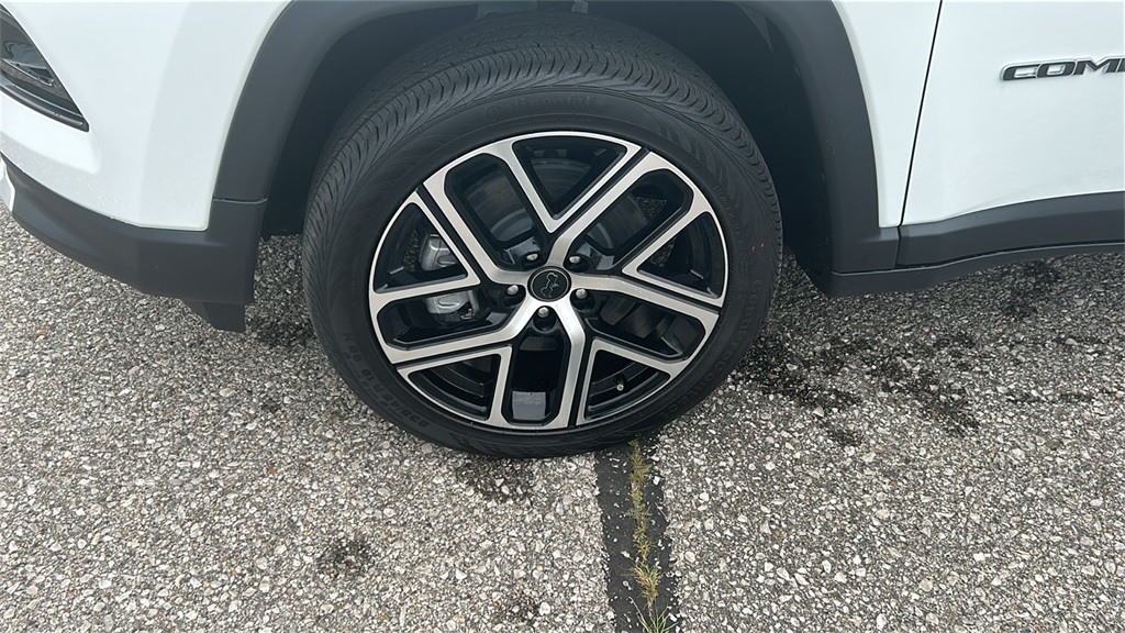 2025 Jeep Compass Limited photo 13
