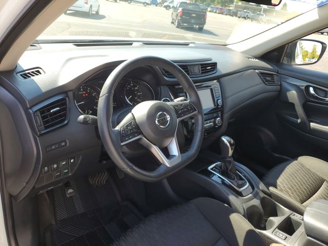 2020 Nissan Rogue SV photo 2