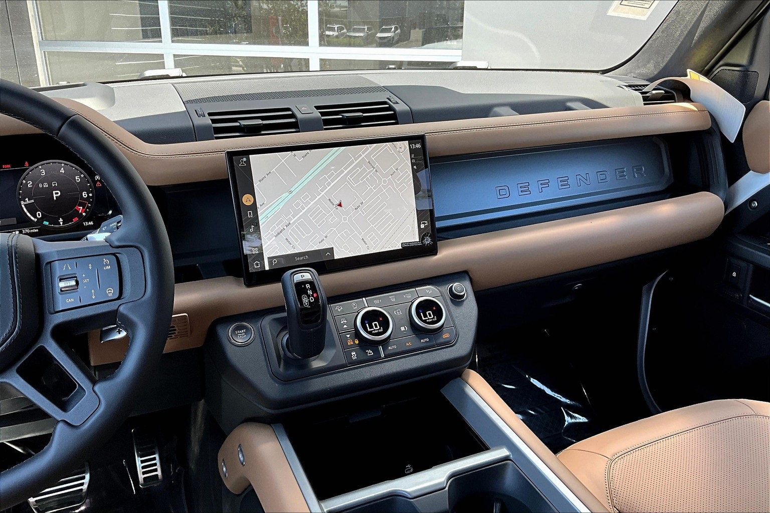2025 Land Rover Defender 110 V8 photo 6