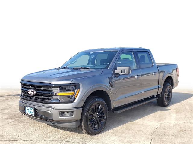 2025 Ford F-150 XLT photo 2